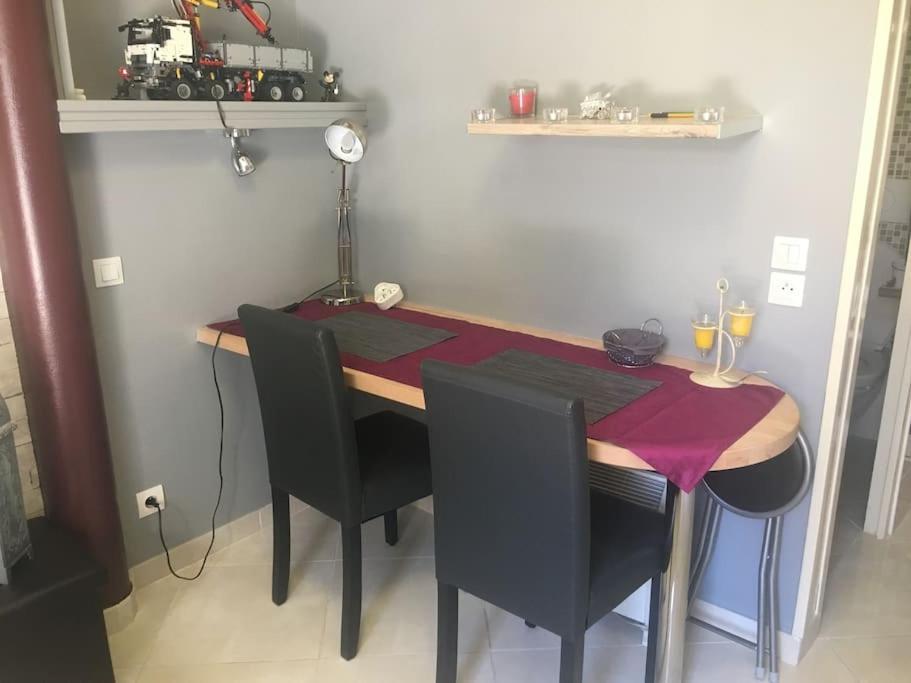 Studio Ideal Pour Deux Voyageurs Sur Марсилия Екстериор снимка